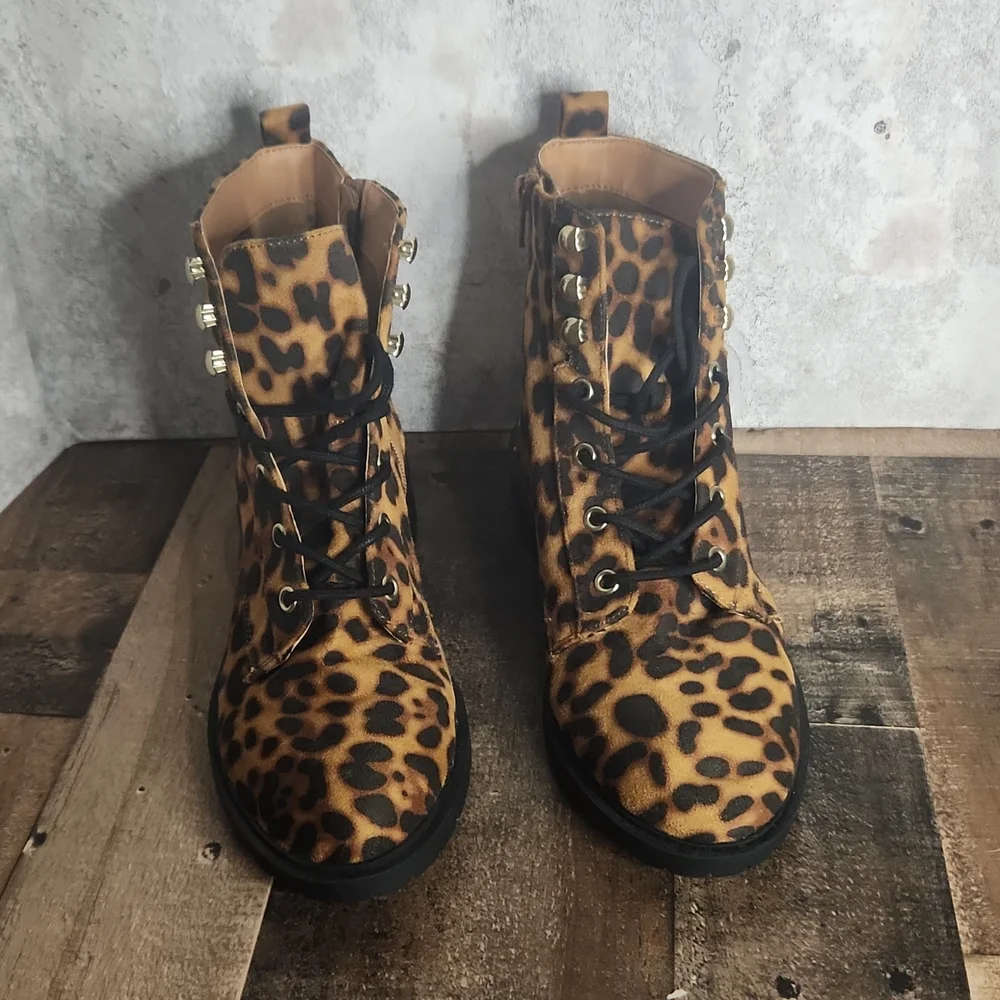 Material Girl Leopard lace up ankle booties Size 7.5 new - Picture 2 of 9